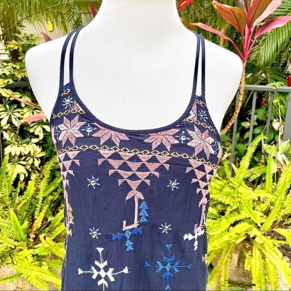 Lucky Brand Embroidered Tank - Picture 3 of 9